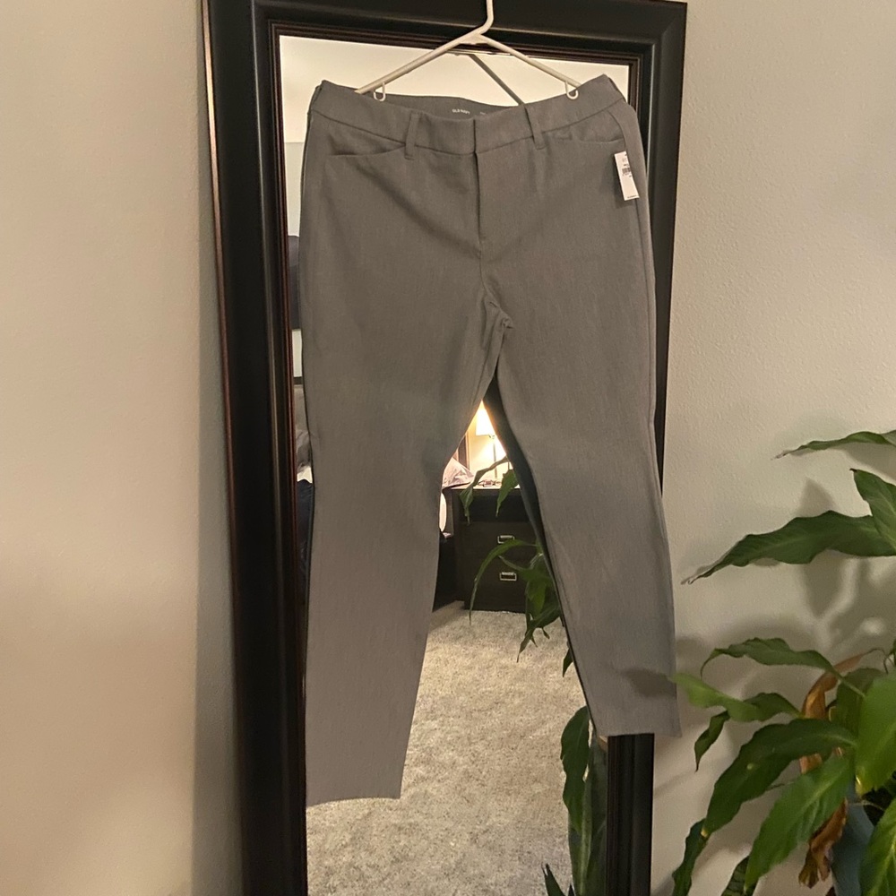 New With Tags Mid-Rise Full Length Pixie Pant